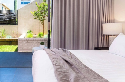 Coogee Apartment | The Arden 1 Coogee New large Beachside Garden Apt
