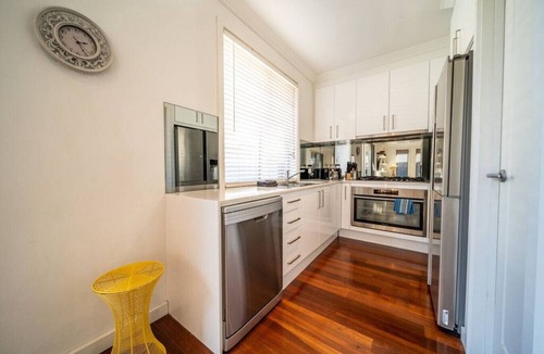 West Hindmarsh House | The Arlington - Easy Stay near Entertainment & CBD