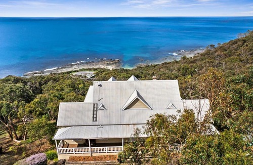 Lorne House | The Artists Beach House