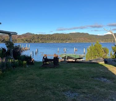 Strahan Bed & Breakfast | The Artists Cottage Waterfront Hideaway