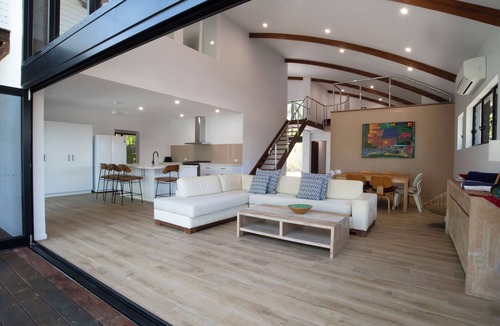 Mission Beach House | ‘The Barrington’ Located on the pristine shores of Wongaling Beach,