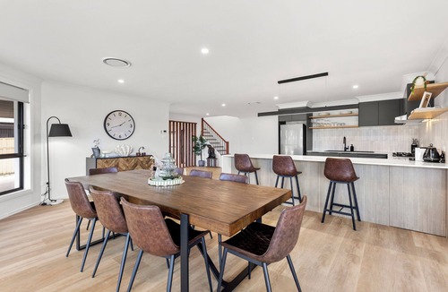 St. Georges Basin House | The Basin Cove - Sleeps 10 - Beautiful Water Views