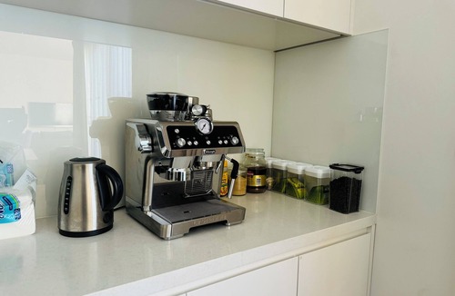 Mentone House | ‘The bayside’ Beautifully brand new house - 3 minutes from the beach