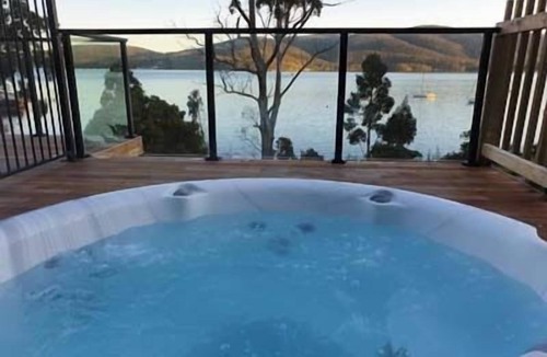 Dover Apartment | The Beach House- stunning views and private hot tub