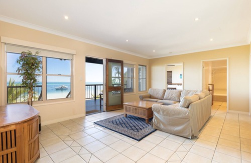 Brisbane Waterfront House | The Beachaus - Spacious Beachfront Holiday Home