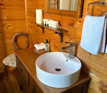 Geeveston Bed & Breakfast | The Bears