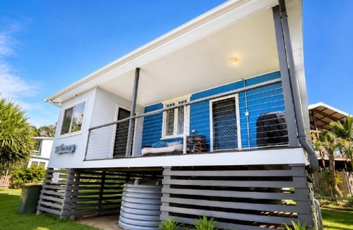 Diggers Camp House | The Blue Groper - Rustic Cottage with views overlooking the bay