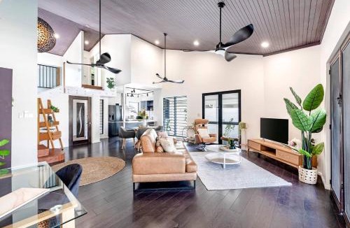 Fannie Bay House | The Boho Casa - Beachside Retreat with Pool