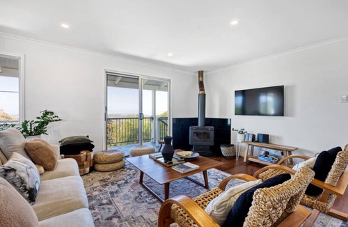 Mapleton House | The Breezy Maple - Hinterland and range views in Mapleton