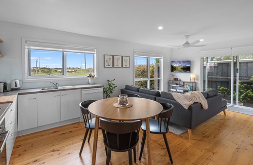 Warrnambool House | The Bungalow - Your Stylish Warrnambool Retreat