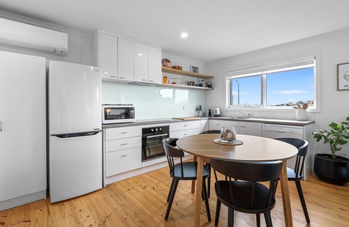 Warrnambool House | The Bungalow - Your Stylish Warrnambool Retreat