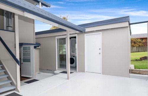 Emu Park House | The Castaway