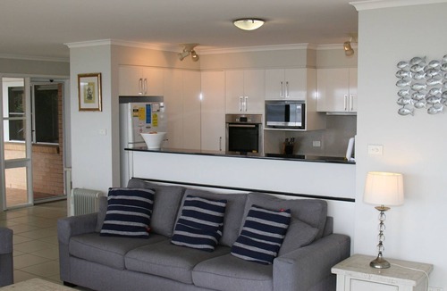 Soldiers Point Apartment | The Clippers, 1/131 Soldiers Point Road - fabulous waterfront unit