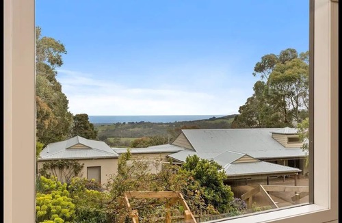 Main Ridge House | The CoachHouse