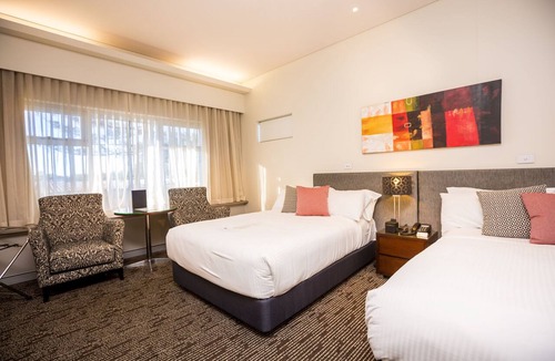 Morningside Hotel | The Colmslie Hotel