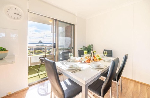 Nelson Bay Apartment | The Commodore 17, 9-11 Donald St - water views, Wi-Fi
