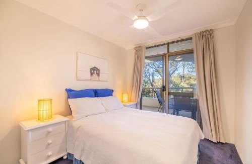 Nelson Bay Apartment | The Commodore 17, 9-11 Donald St - water views, Wi-Fi