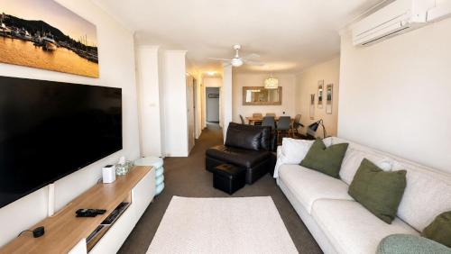 Nelson Bay Apartment | The Commodore 22, 9 Donald St - Wi-Fi, Air Conditioning