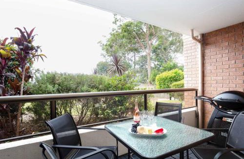 Nelson Bay Apartment | The Commodore 22, 9 Donald St - Wi-Fi, Air Conditioning