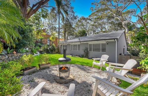 Copacabana House | 'The Copa' - spacious retreat near beach for up to ten!