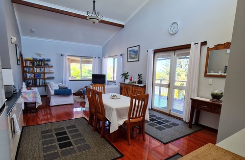 Drummond Cove Apartment | The Cove - Oceanside Accommodation