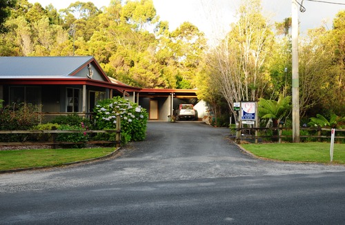 Strahan Hotel | The Crays Accommodation