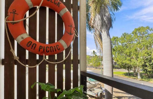 Picnic Bay House | The Deck on Picnic