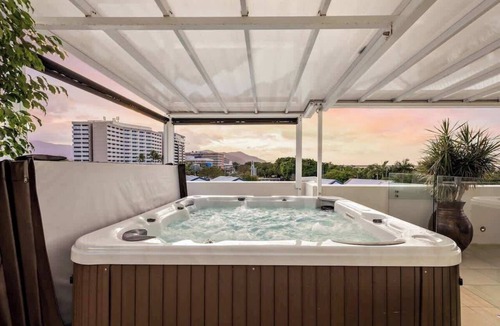 Cairns Apartment | The Dreamscape: Sea View Serenity on the Esplanade
