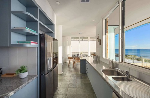 Aspendale House | The Dunes I Step Onto Sand I CBD & Peninsula