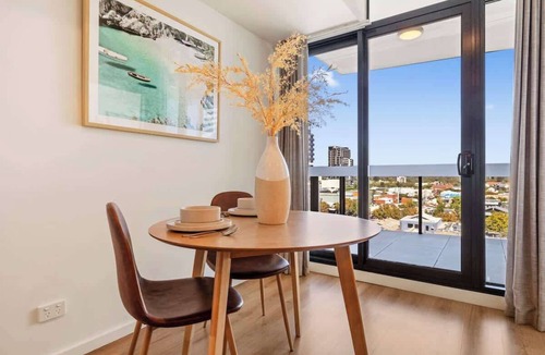 Adelaide Central Business District Apartment | The elegant 1BR CBD Apt - City view - Parking