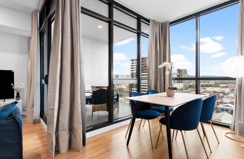 Adelaide Central Business District Apartment | The elegant 1BR CBD Apt - City view - Parking