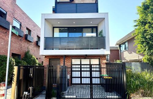 Richmond House | The Elevated Escape 3-Story Townhome