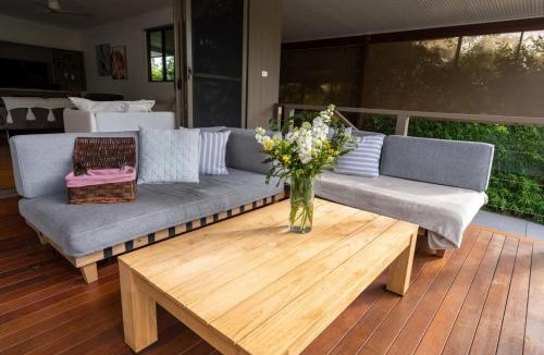 Kilaben Bay Apartment | The Emerald Bower Peaceful Kilaben Bay Hideaway