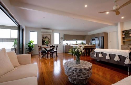 Kilaben Bay Apartment | The Emerald Bower Peaceful Kilaben Bay Hideaway