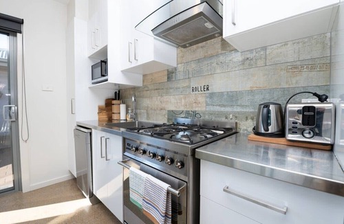 Glenroi Apartment | The Endsleigh - Modern 1 Bedroom Villa, near CBD