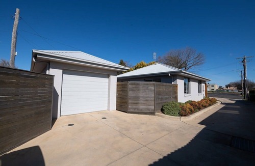 Glenroi Apartment | The Endsleigh - Modern 1 Bedroom Villa, near CBD