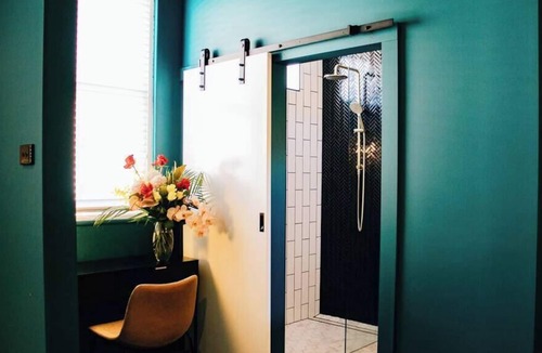 Leeton Apartment | The Enterprise Suite