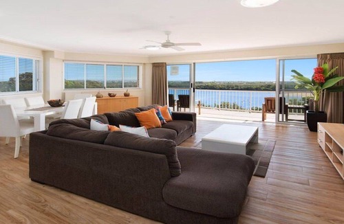 Currimundi Apartment | The entrance panel 11