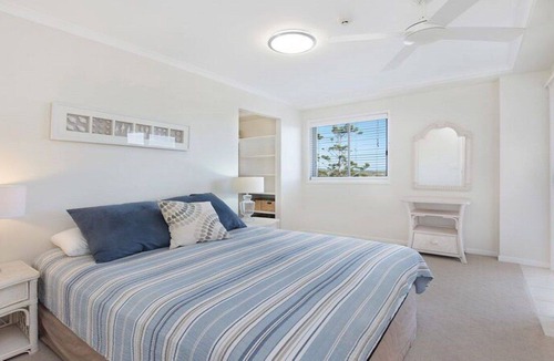 Currimundi Apartment | The entrance panel 11