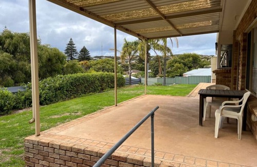 Esperance Apartment | The EOS 2, Esperance