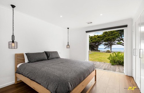 Indented Head House | The Esplanade Indented Heads- Beach front, Luxury, Sleeps 8, Spacious, Aircon, Heating,