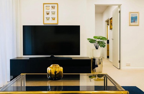Caulfield North Apartment | The Executive Garden Residence