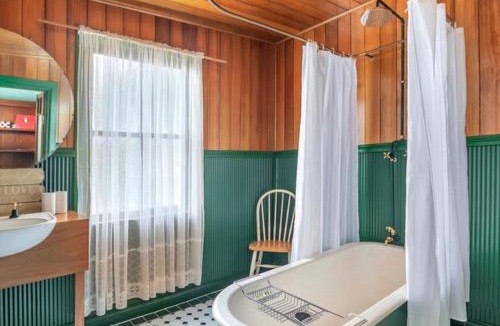Millaa Millaa House | The Falls Teahouse