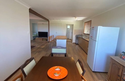 Ledge Point Apartment | The Fish Bowl central to everything Ledge Point