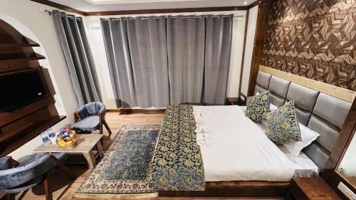 Pahalgam Hotel | The Forest Castle Resort
