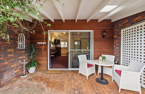 Pemberton Apartment | The Forest Studio King Suite w Kitchen and Forest Hill Views
