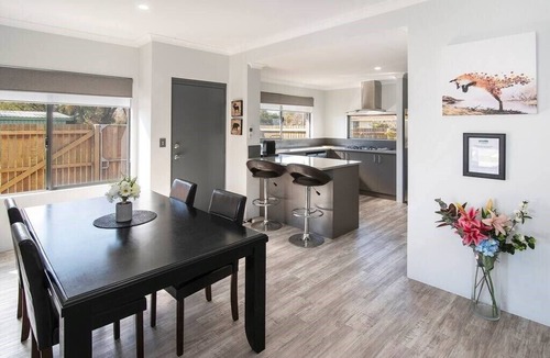 Geographe House | The Foxes Den- secure yard, WIFI