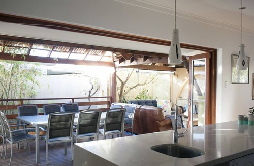 Fremantle House | The Fremantle House - longer stays, WiFi, Netflix, aircon, garden No clean fee!