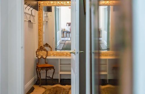 Castlemaine House | The Globe