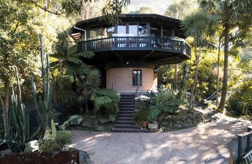 Coalcliff House | The Graceful Dodeca Treehouse Coalcliff